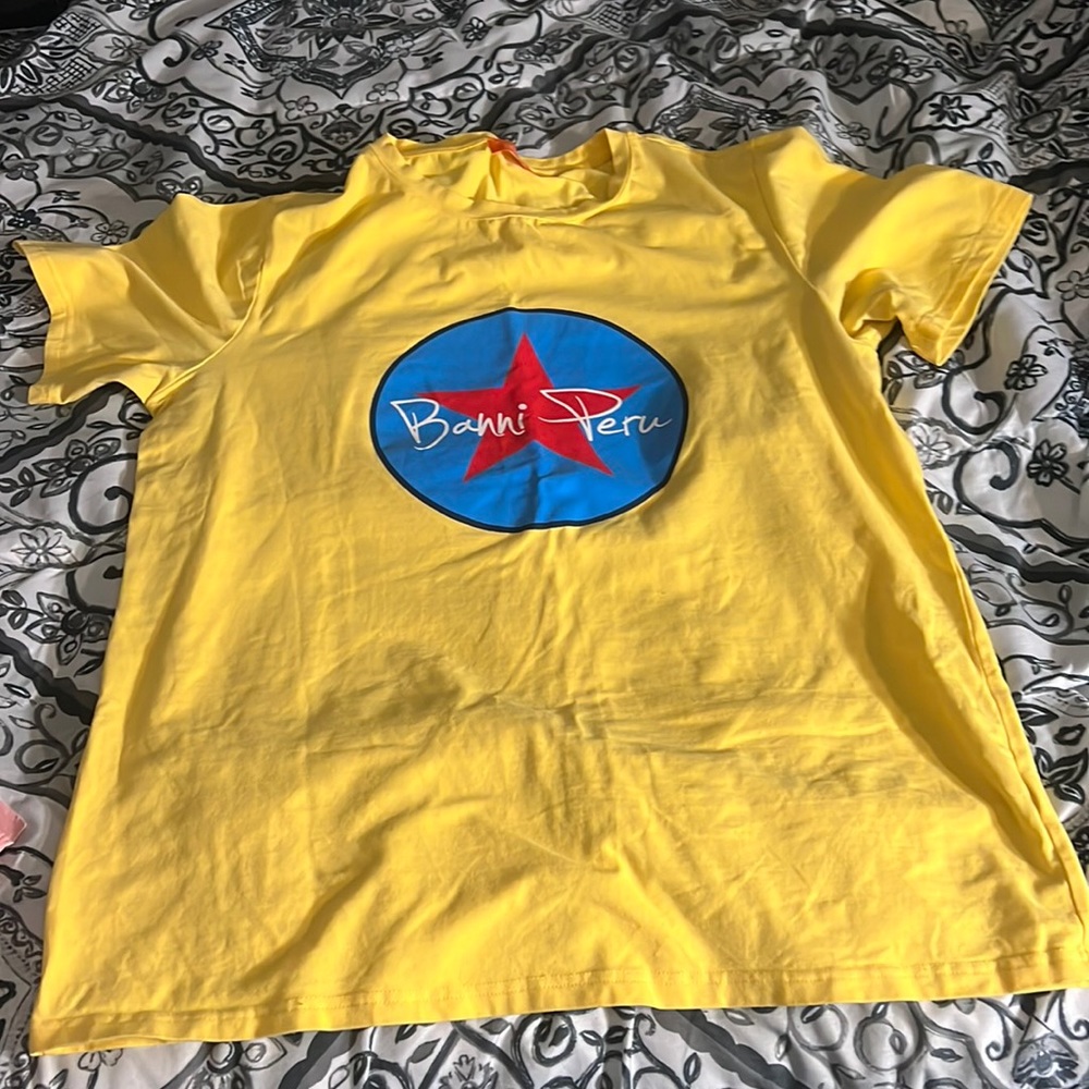 Used Banni Peru tee size 2xl but runs a lil small so you should size up!